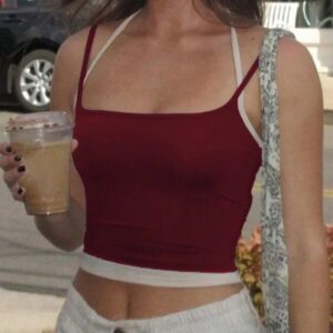 เสื้อครอปสายเดี่ยวคอสี่เหลี่ยมสีแดงเข้มเรียบเซ็กซี่