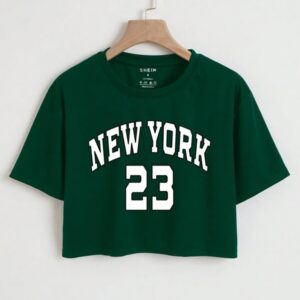 เสื้อครอปแขนสั้นลาย New York 23 สีเขียวสไตล์คอลเลจ