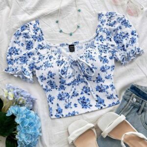 เสื้อครอปแขนสั้นพิมพ์ลายดอกสีฟ้าขาวสไตล์วินเทจ