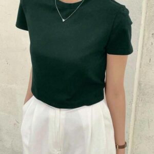 เสื้อครอปแขนสั้นคอกลมสีเขียวเข้มเรียบมินิมอล