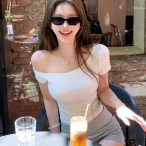 เสื้อครอปแขนกุดสีขาวตัดต่อลูกไม้สไตล์หวาน