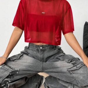 เสื้อครอปแขนสั้นคอกลมสีแดงเข้มเรียบมินิมอล