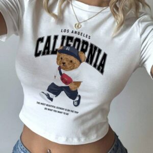 เสื้อครอปแขนสั้นลาย Calisfornia กราฟิกสีขาว