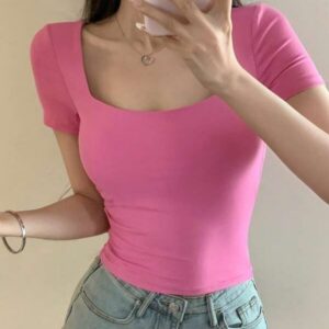 เสื้อครอปแขนสั้นคอสี่เหลี่ยมเนื้อนิตสีชมพู
