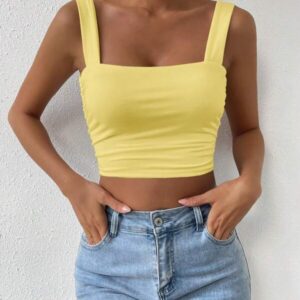 เสื้อครอปสายเดี่ยวคอสี่เหลี่ยมสีเหลืองสดมินิมอล