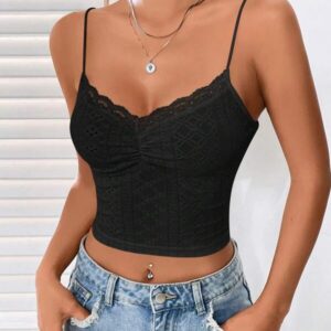 เสื้อครอปสายเดี่ยวคอสี่เหลี่ยมสีดำเรียบแมทช์ง่าย